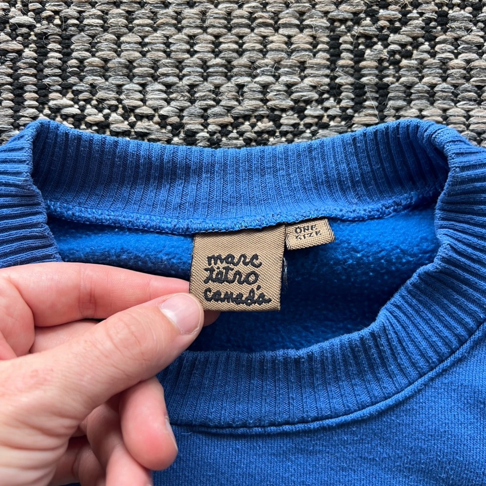 Vintage Marc Tetro Sweatshirt Mens Medium Blue Husky‎ Canada Pop Art Dog Graphic - Picture 2 of 8